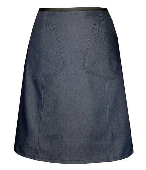 Denim skirt in dark blue with two front pockets