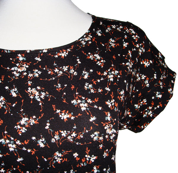 cute casual floral print tee with flattering princess seam cut
